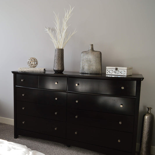 Dressers That Impress: Combining Storage and Elegance